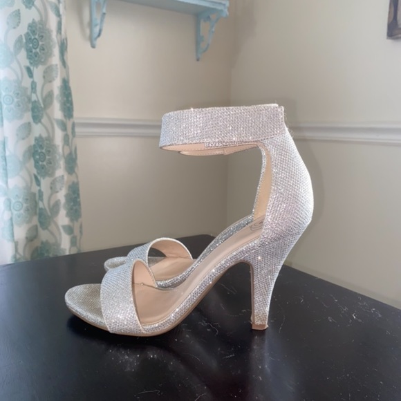 Heals - Picture 3 of 3